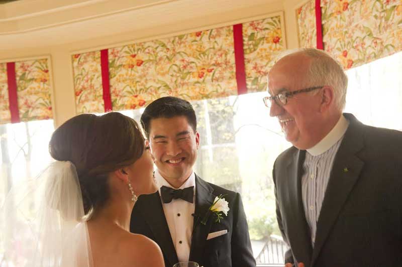 10 Things To Look For In A Wedding Officiant (you’ve found him)